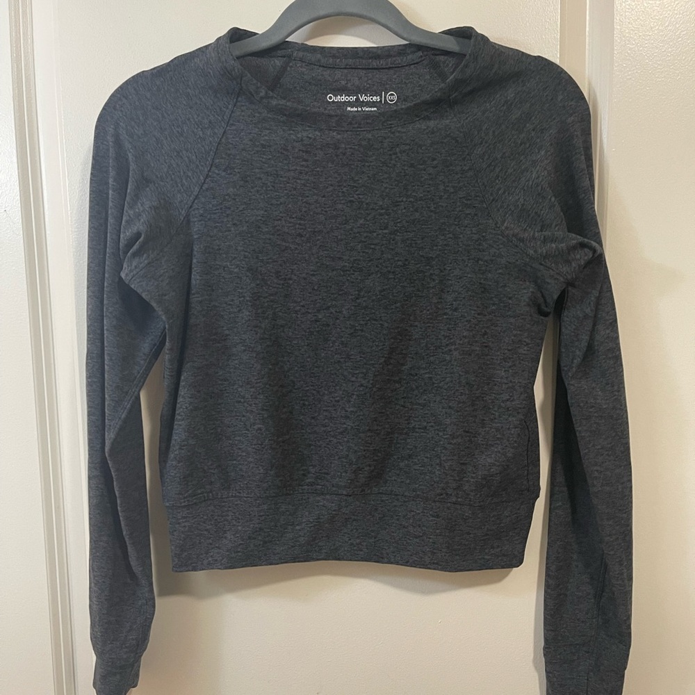 Outdoor Voices XXS dark gray cropped shirt